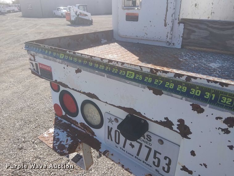 image for item NU9784 2011 International 7300 bucket truck