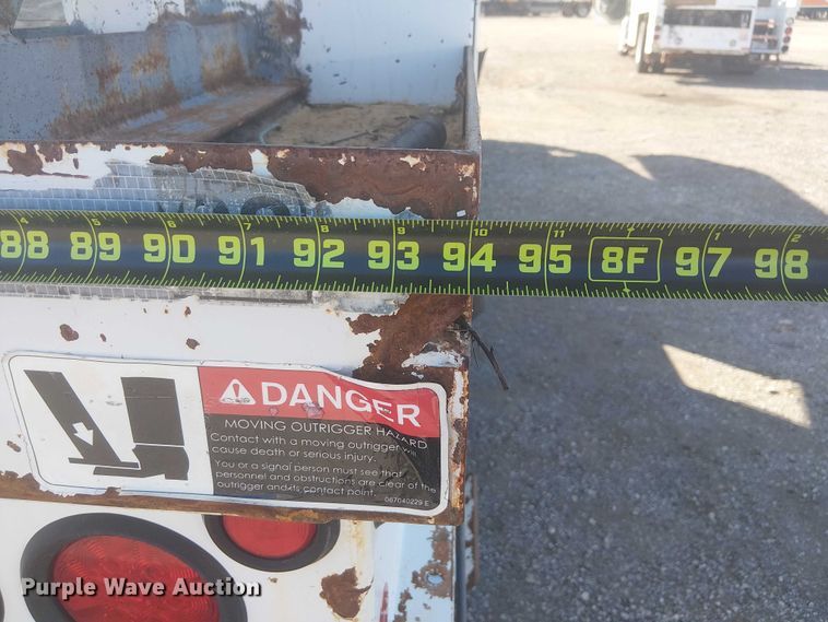 image for item NU9784 2011 International 7300 bucket truck