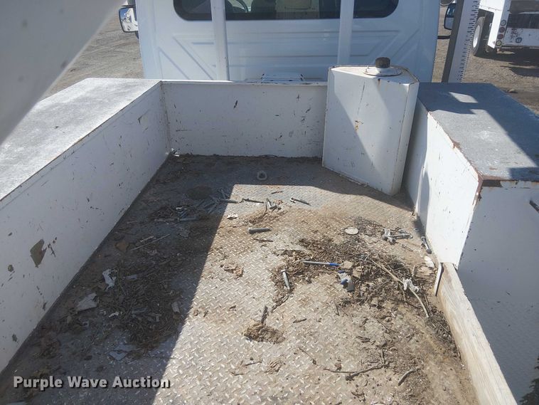 image for item NU9784 2011 International 7300 bucket truck