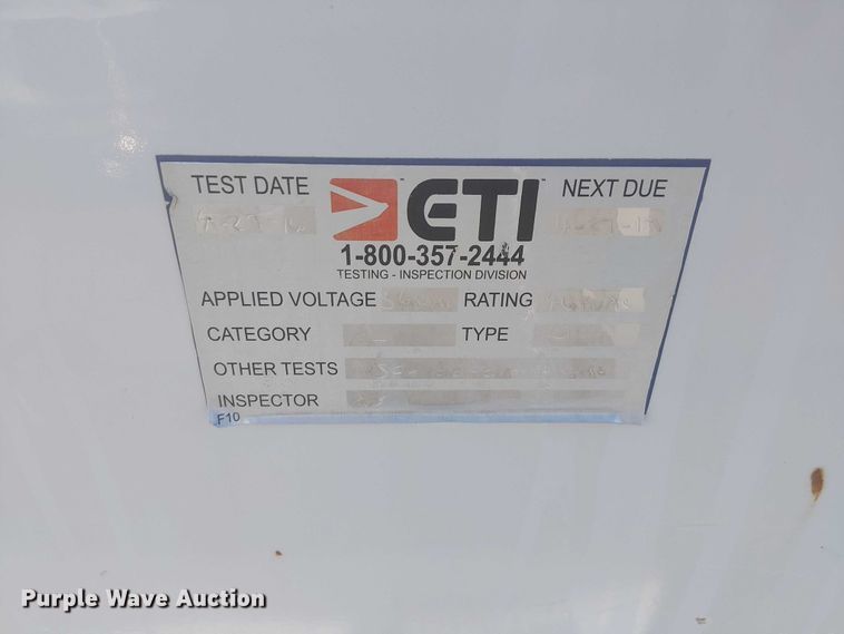 image for item NU9784 2011 International 7300 bucket truck