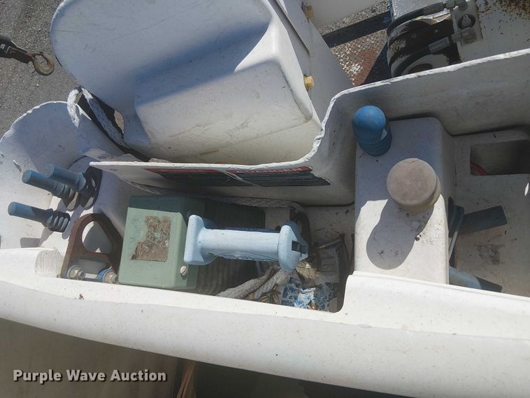 image for item NU9784 2011 International 7300 bucket truck