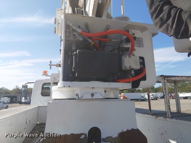 image for item NU9784 2011 International 7300 bucket truck