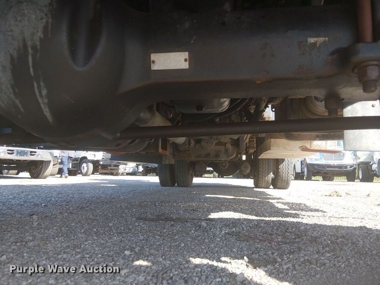 image for item NU9784 2011 International 7300 bucket truck