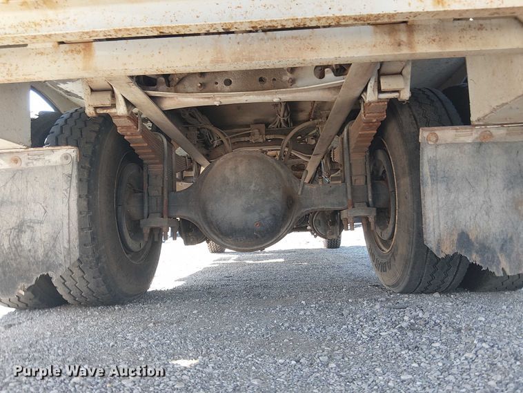 image for item NU9784 2011 International 7300 bucket truck