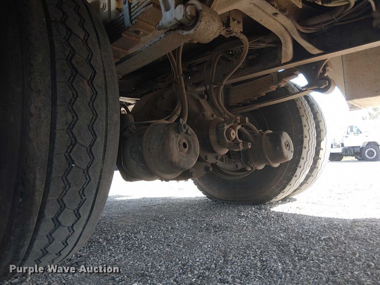 image for item NU9784 2011 International 7300 bucket truck