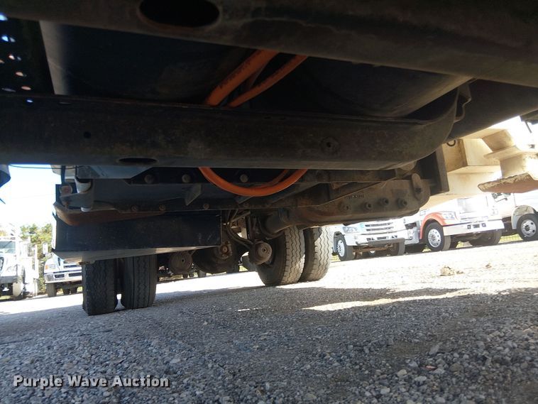 image for item NU9784 2011 International 7300 bucket truck