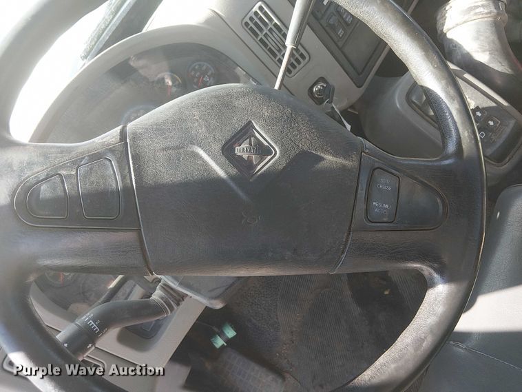 image for item NU9784 2011 International 7300 bucket truck