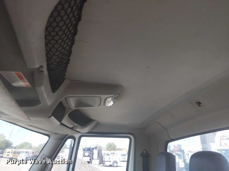 image for item NU9784 2011 International 7300 bucket truck