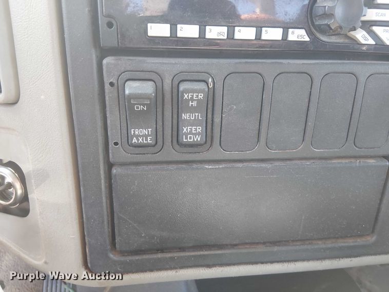 image for item NU9784 2011 International 7300 bucket truck