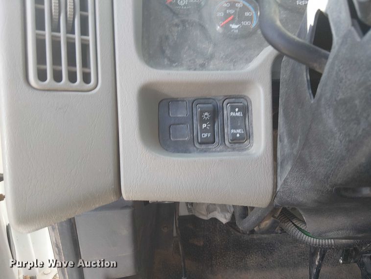 image for item NU9784 2011 International 7300 bucket truck