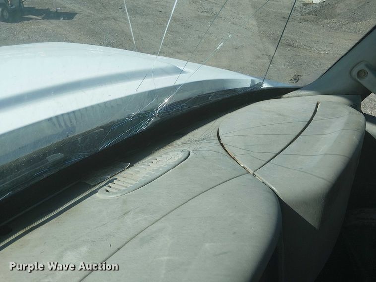 image for item NU9784 2011 International 7300 bucket truck