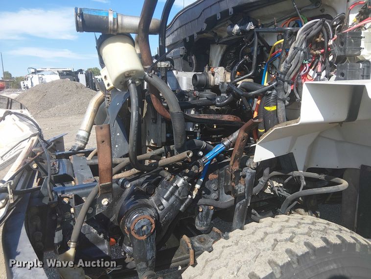 image for item NU9784 2011 International 7300 bucket truck