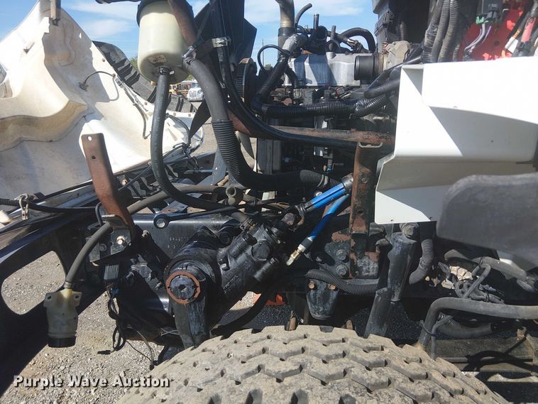 image for item NU9784 2011 International 7300 bucket truck