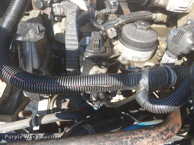 image for item NU9784 2011 International 7300 bucket truck