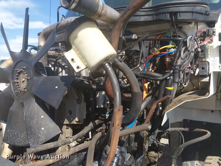 image for item NU9784 2011 International 7300 bucket truck