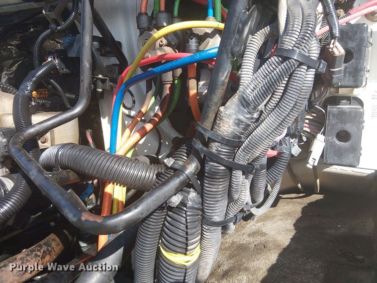 image for item NU9784 2011 International 7300 bucket truck