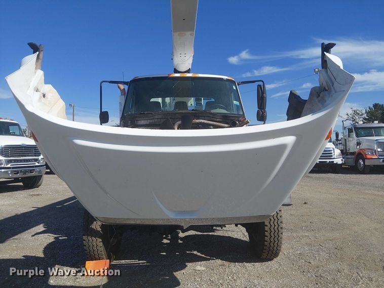 image for item NU9784 2011 International 7300 bucket truck