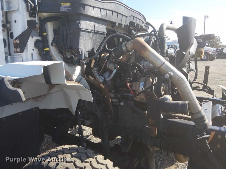 image for item NU9784 2011 International 7300 bucket truck