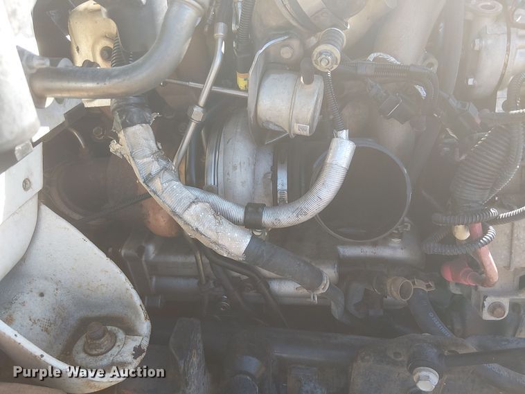 image for item NU9784 2011 International 7300 bucket truck