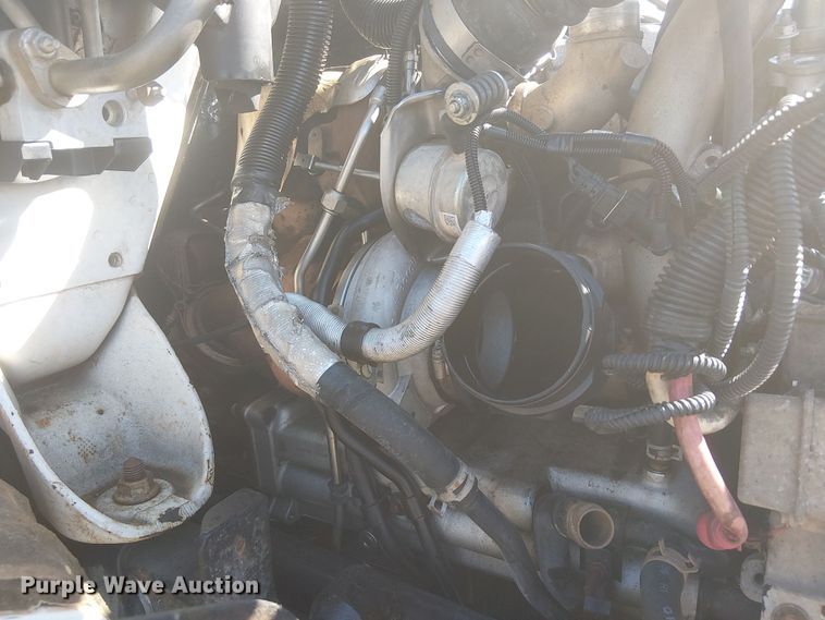 image for item NU9784 2011 International 7300 bucket truck