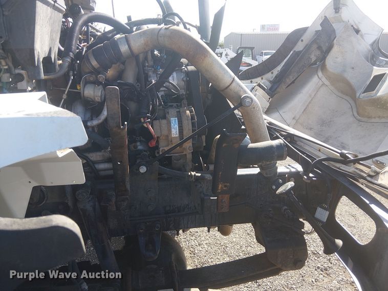 image for item NU9784 2011 International 7300 bucket truck