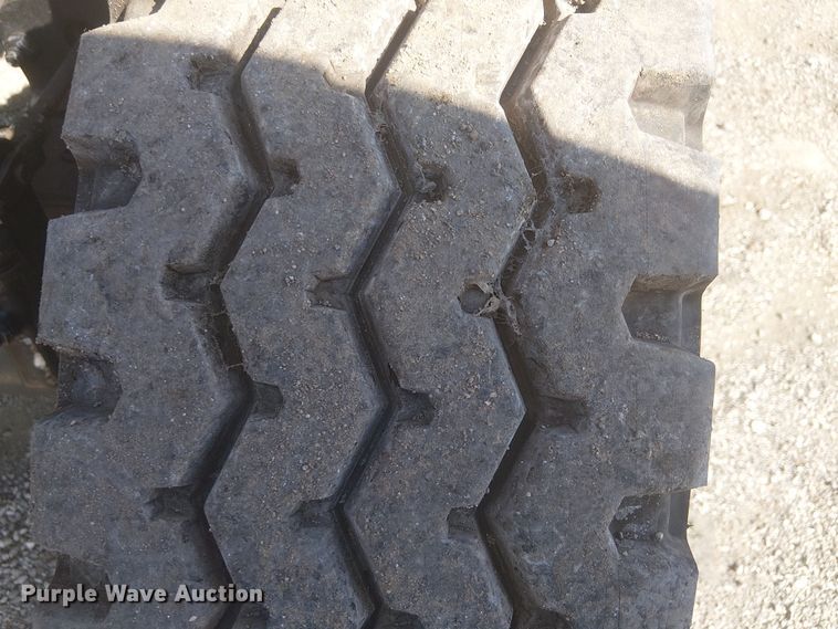 image for item NU9784 2011 International 7300 bucket truck