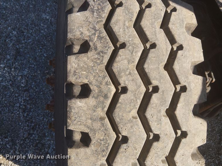 image for item NU9784 2011 International 7300 bucket truck