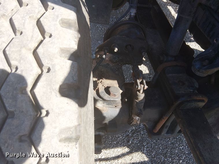 image for item NU9784 2011 International 7300 bucket truck