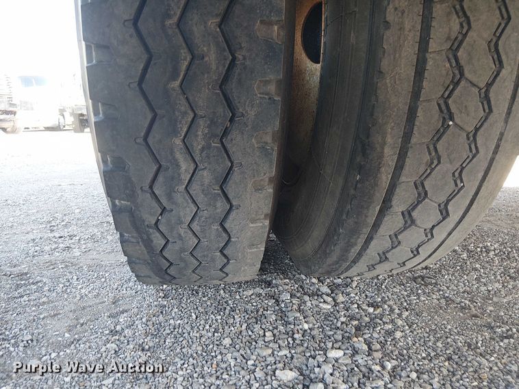 image for item NU9784 2011 International 7300 bucket truck