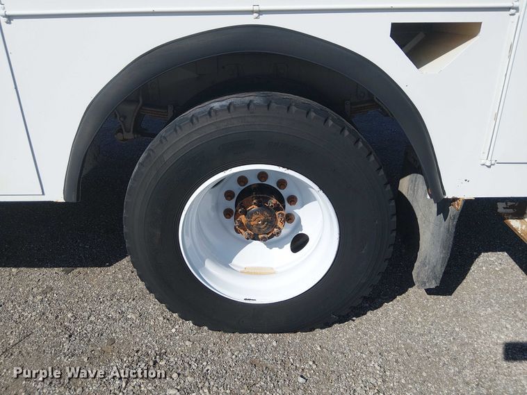 image for item NU9784 2011 International 7300 bucket truck