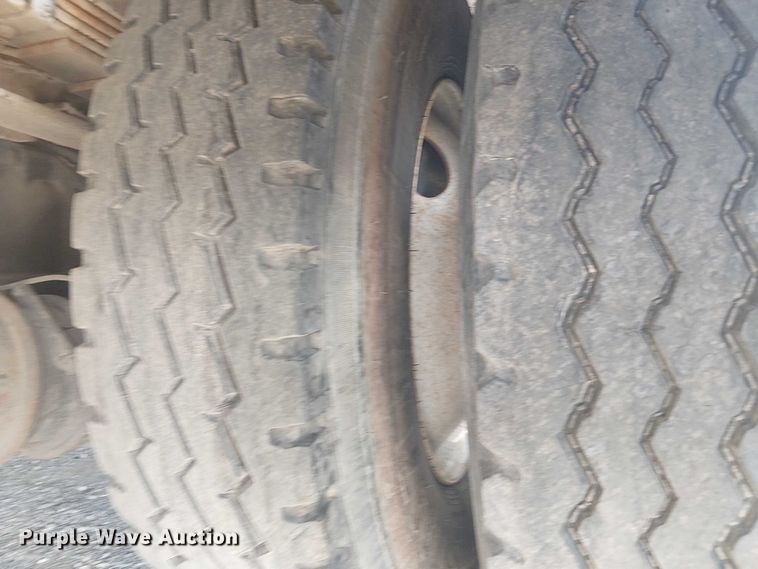 image for item NU9784 2011 International 7300 bucket truck