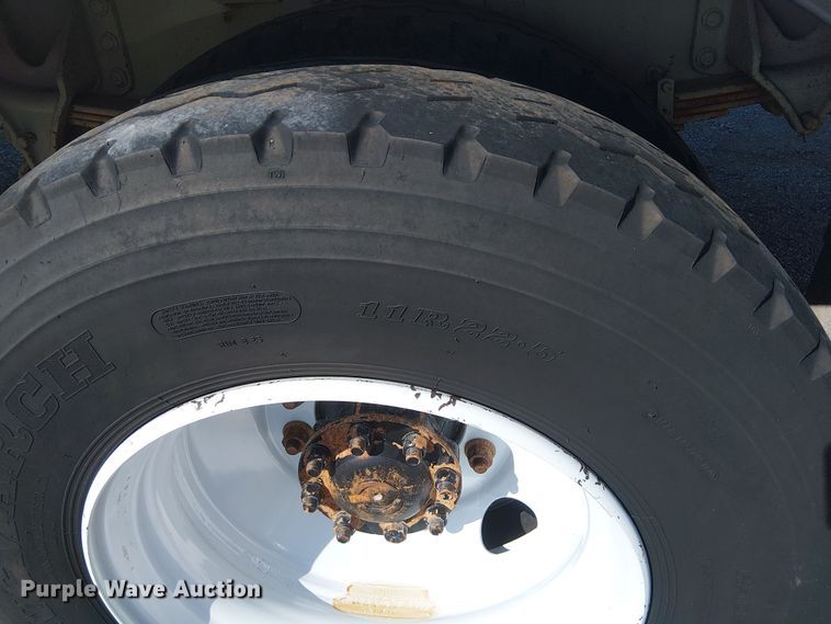 image for item NU9784 2011 International 7300 bucket truck