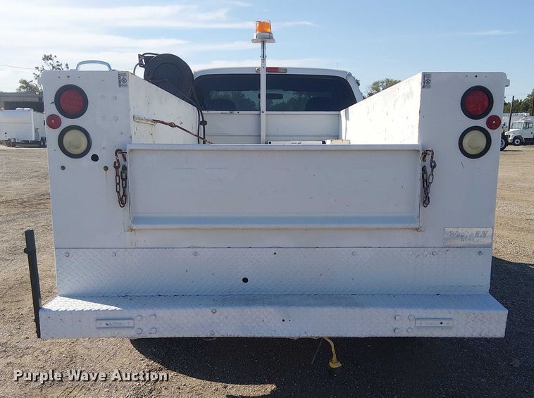 image for item NU9785 2006 Ford F250 Super Duty XLT utility bed pickup truck