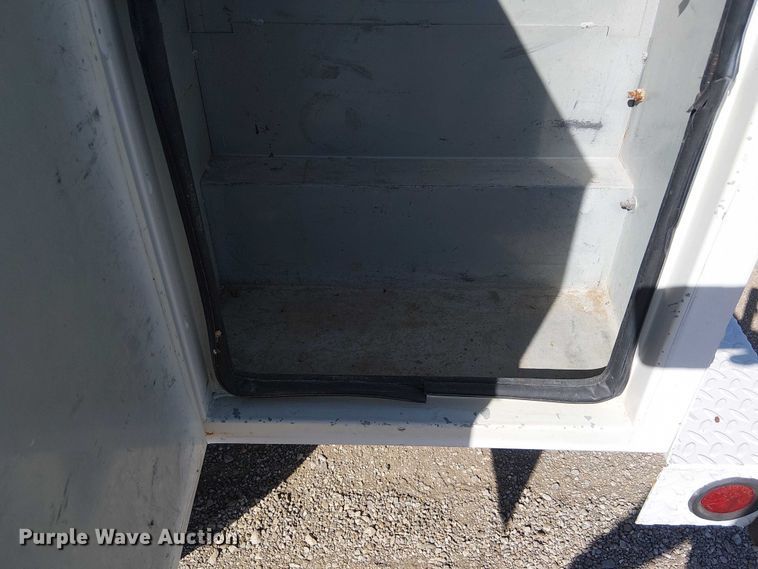 image for item NU9785 2006 Ford F250 Super Duty XLT utility bed pickup truck