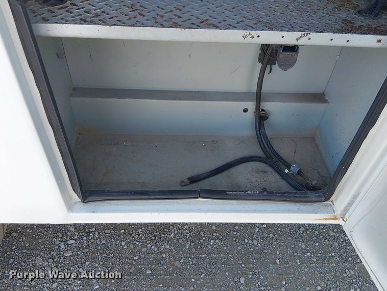 image for item NU9785 2006 Ford F250 Super Duty XLT utility bed pickup truck