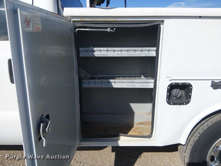 image for item NU9785 2006 Ford F250 Super Duty XLT utility bed pickup truck