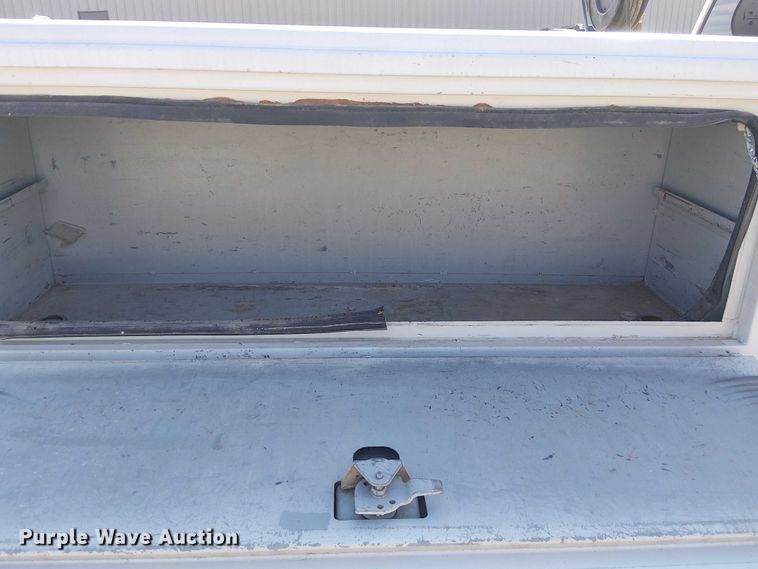 image for item NU9785 2006 Ford F250 Super Duty XLT utility bed pickup truck