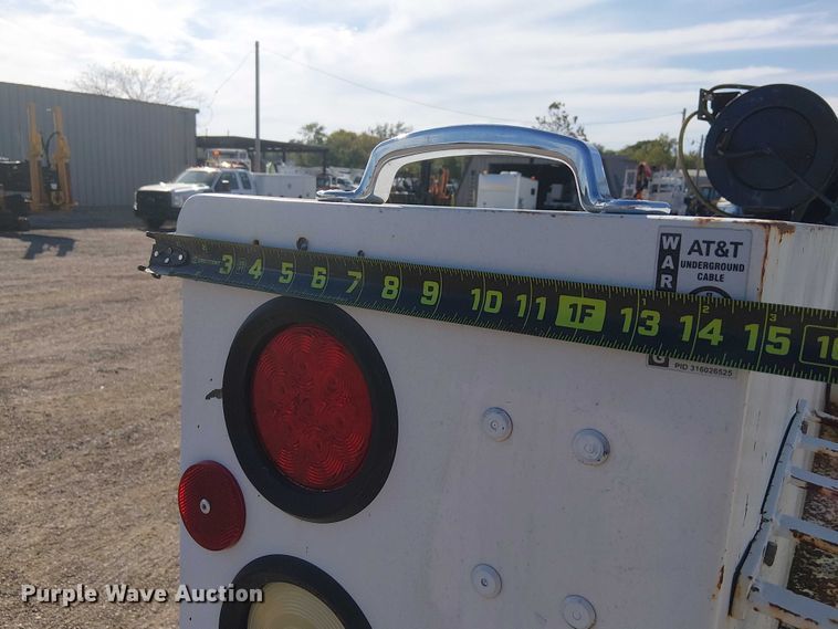 image for item NU9785 2006 Ford F250 Super Duty XLT utility bed pickup truck