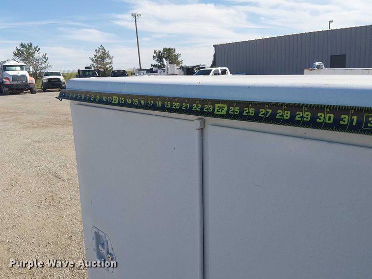 image for item NU9785 2006 Ford F250 Super Duty XLT utility bed pickup truck