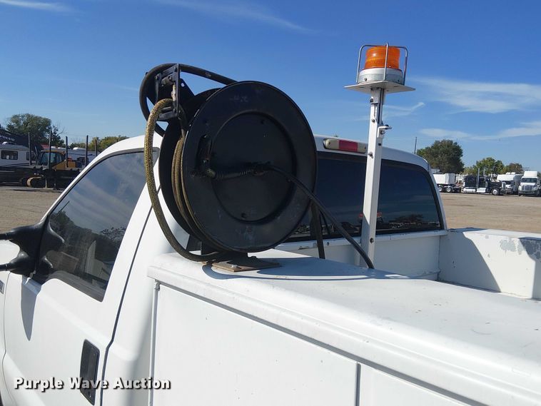 image for item NU9785 2006 Ford F250 Super Duty XLT utility bed pickup truck