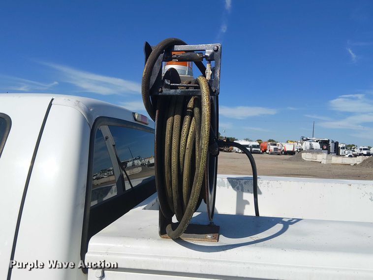 image for item NU9785 2006 Ford F250 Super Duty XLT utility bed pickup truck