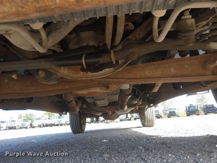 image for item NU9785 2006 Ford F250 Super Duty XLT utility bed pickup truck