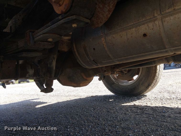 image for item NU9785 2006 Ford F250 Super Duty XLT utility bed pickup truck