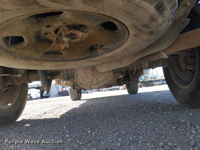 image for item NU9785 2006 Ford F250 Super Duty XLT utility bed pickup truck