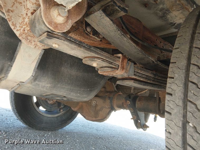 image for item NU9785 2006 Ford F250 Super Duty XLT utility bed pickup truck