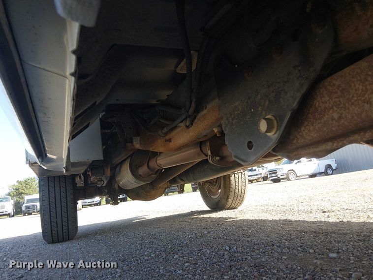 image for item NU9785 2006 Ford F250 Super Duty XLT utility bed pickup truck