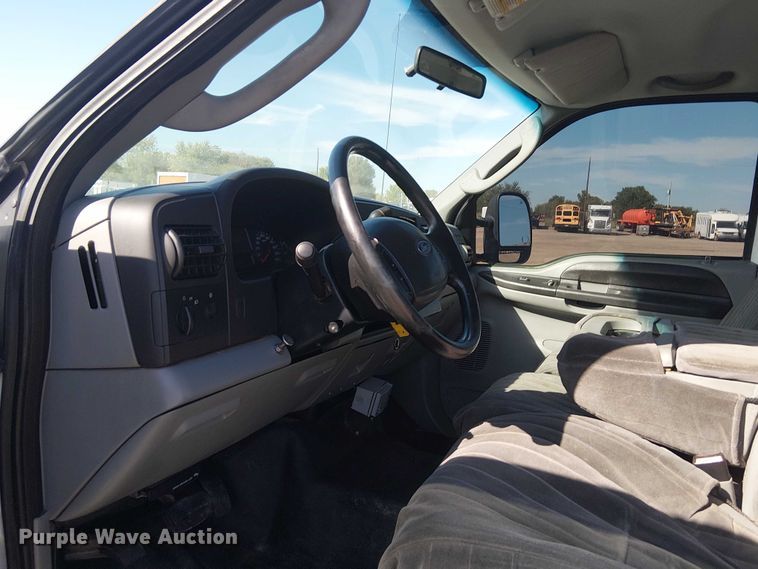 image for item NU9785 2006 Ford F250 Super Duty XLT utility bed pickup truck