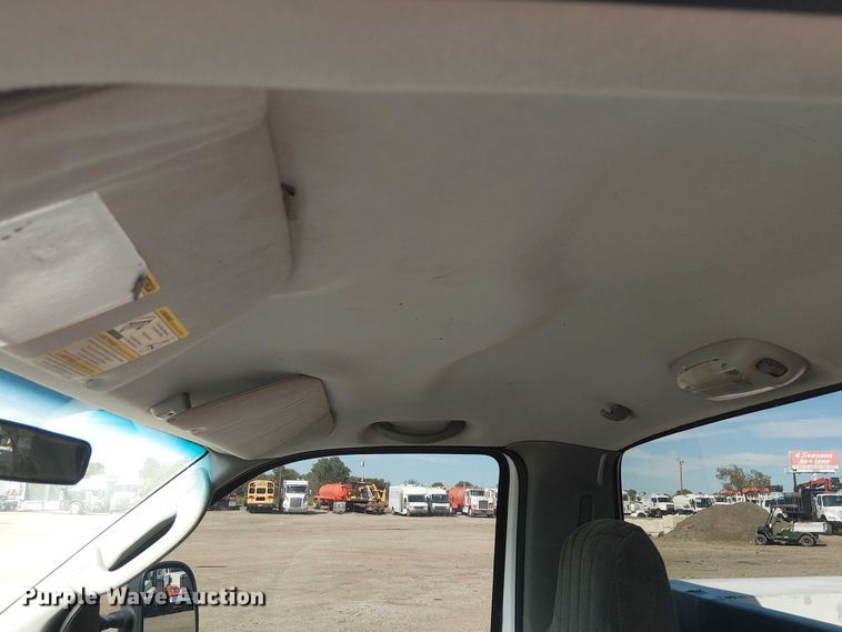 image for item NU9785 2006 Ford F250 Super Duty XLT utility bed pickup truck