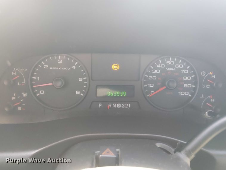 image for item NU9785 2006 Ford F250 Super Duty XLT utility bed pickup truck