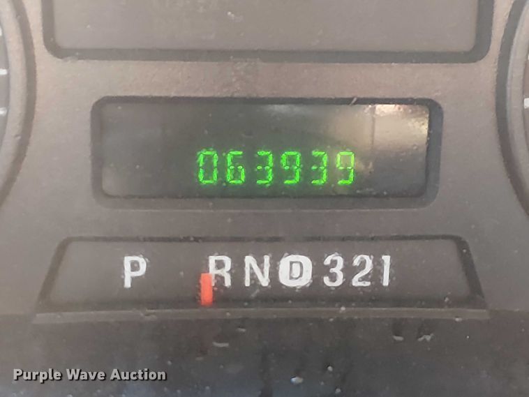 image for item NU9785 2006 Ford F250 Super Duty XLT utility bed pickup truck